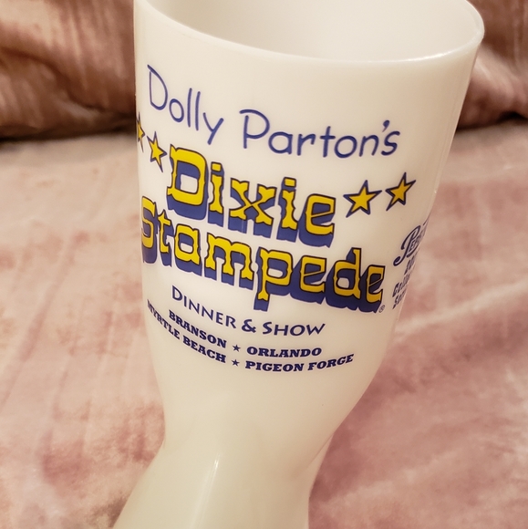 Dolly Parton's Dixie Stampede 2007 2PC Collector's Items - Picture 2 of 14